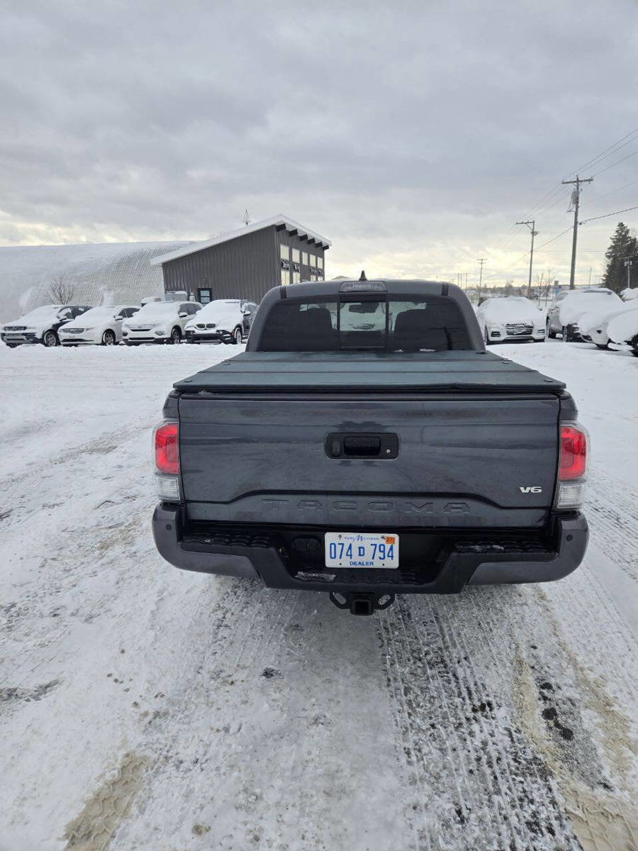 Used 2020 Toyota Tacoma TRD Off-Road w/ Technology Package image 9