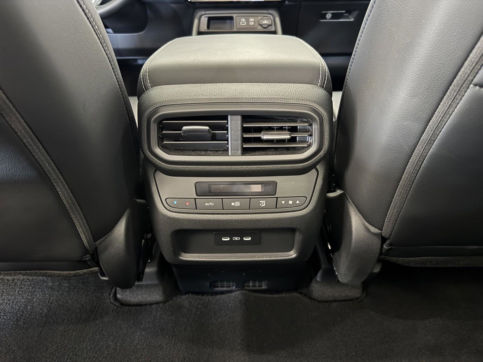 Used 2025 Honda Pilot Touring image 30