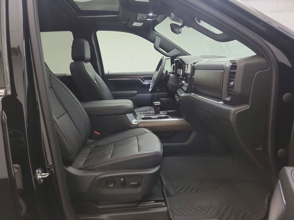 Used 2024 Chevrolet Silverado 1500 High Country w/ Technology Package image 27