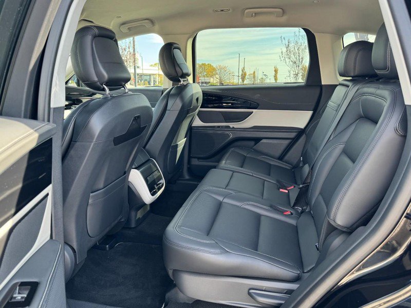 Certified 2024 Lincoln Nautilus Premier image 12