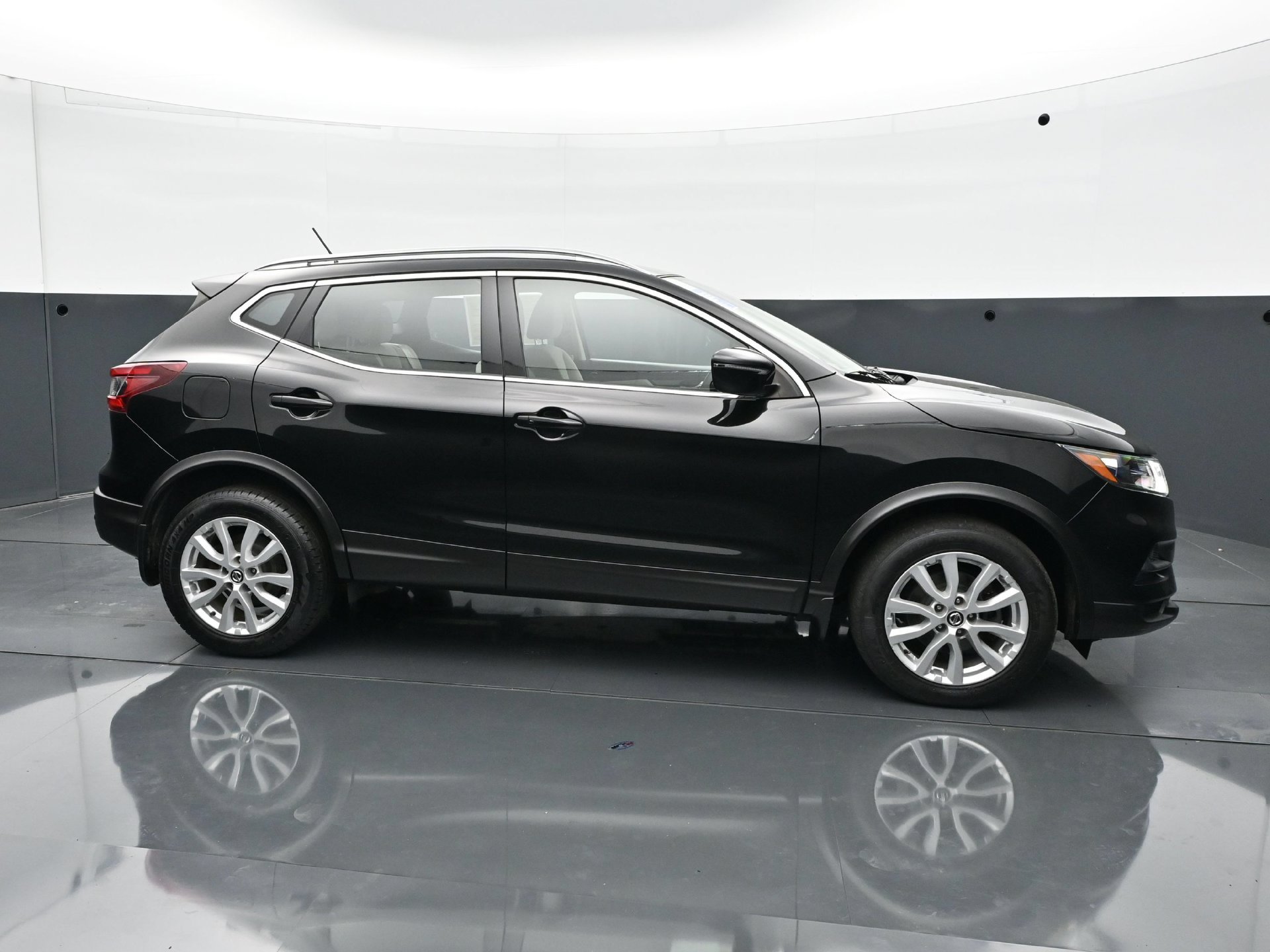 Used 2020 Nissan Rogue Sport SV AWD/4WD image 8