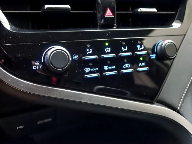 Used 2021 Toyota Camry LE FWD image 18