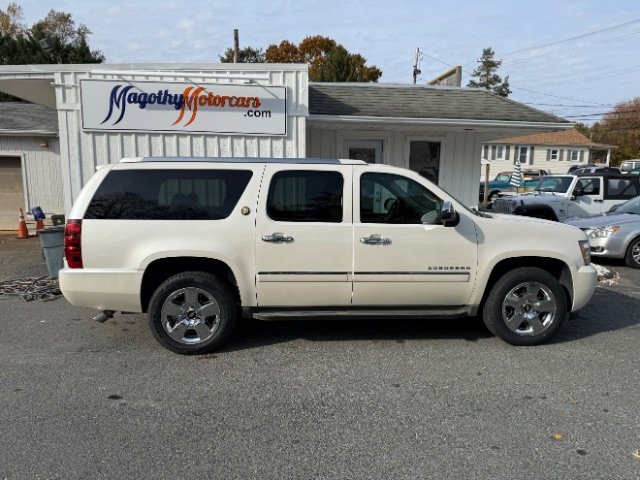 Used 2010 Chevrolet Suburban LTZ image 2