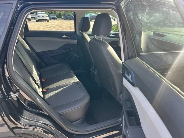 Used 2024 Volkswagen Taos SE FWD image 8