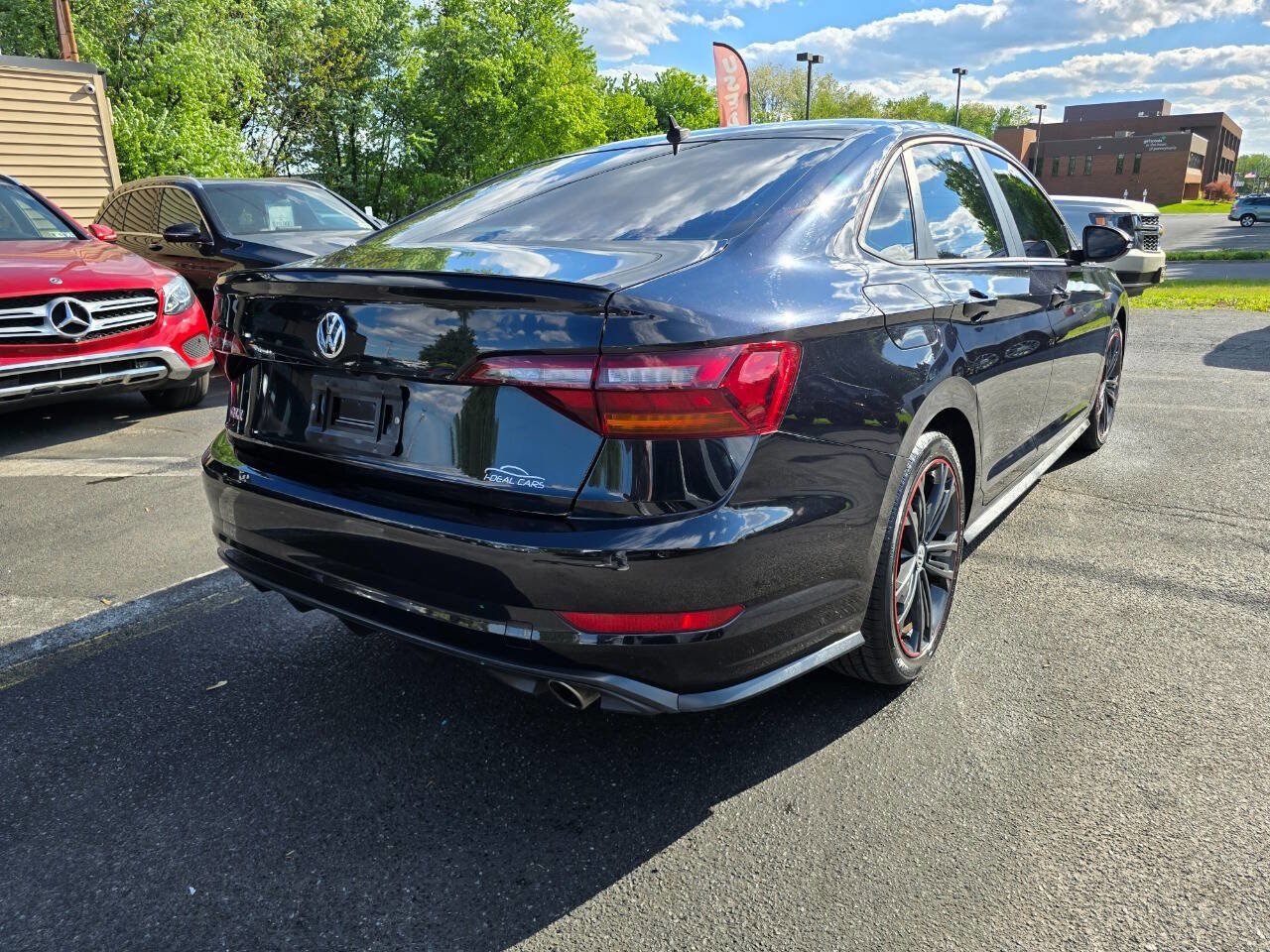 Used 2019 Volkswagen Jetta GLI FWD image 3