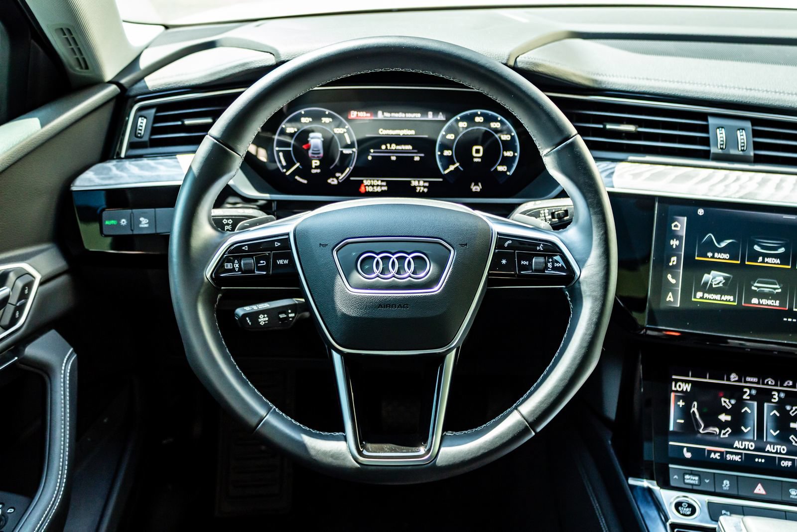 Used 2022 Audi e-tron Premium AWD/4WD image 16