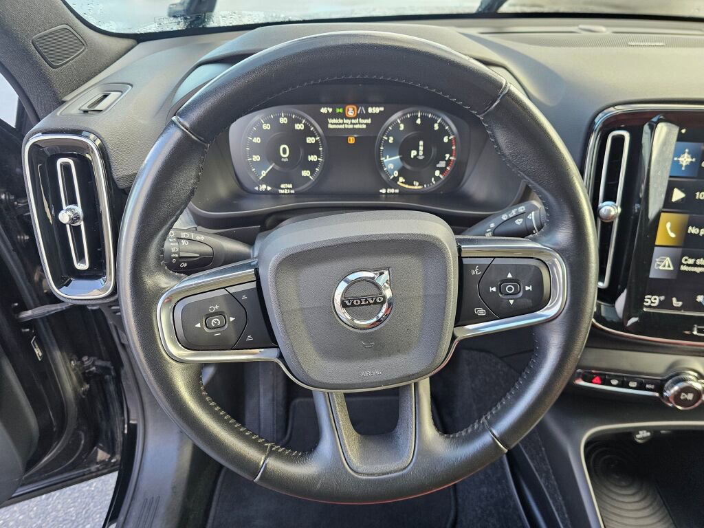 Used 2019 Volvo XC40 T4 Inscription image 28