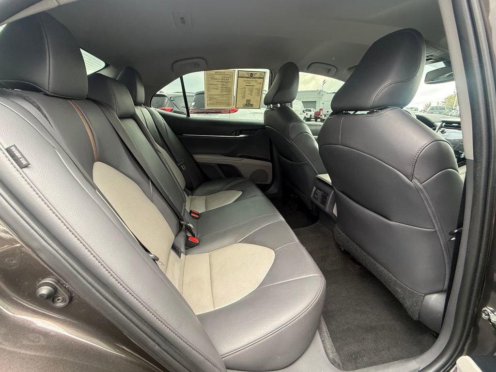 Used 2020 Toyota Camry XLE image 15