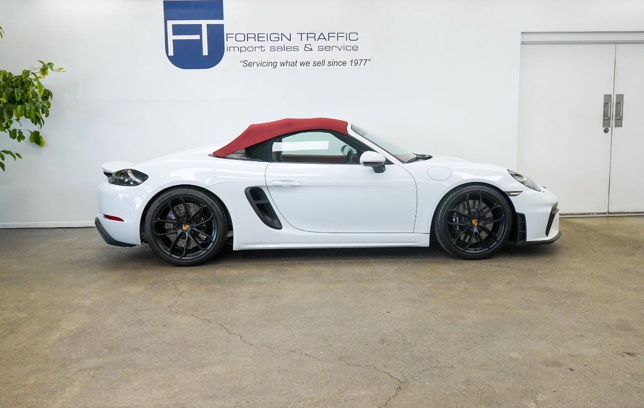 Used 2020 Porsche 718 Boxster Spyder RWD image 17