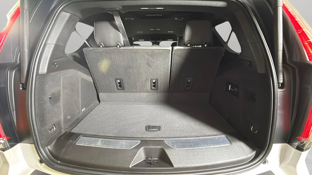 Used 2022 Cadillac Escalade Luxury image 30