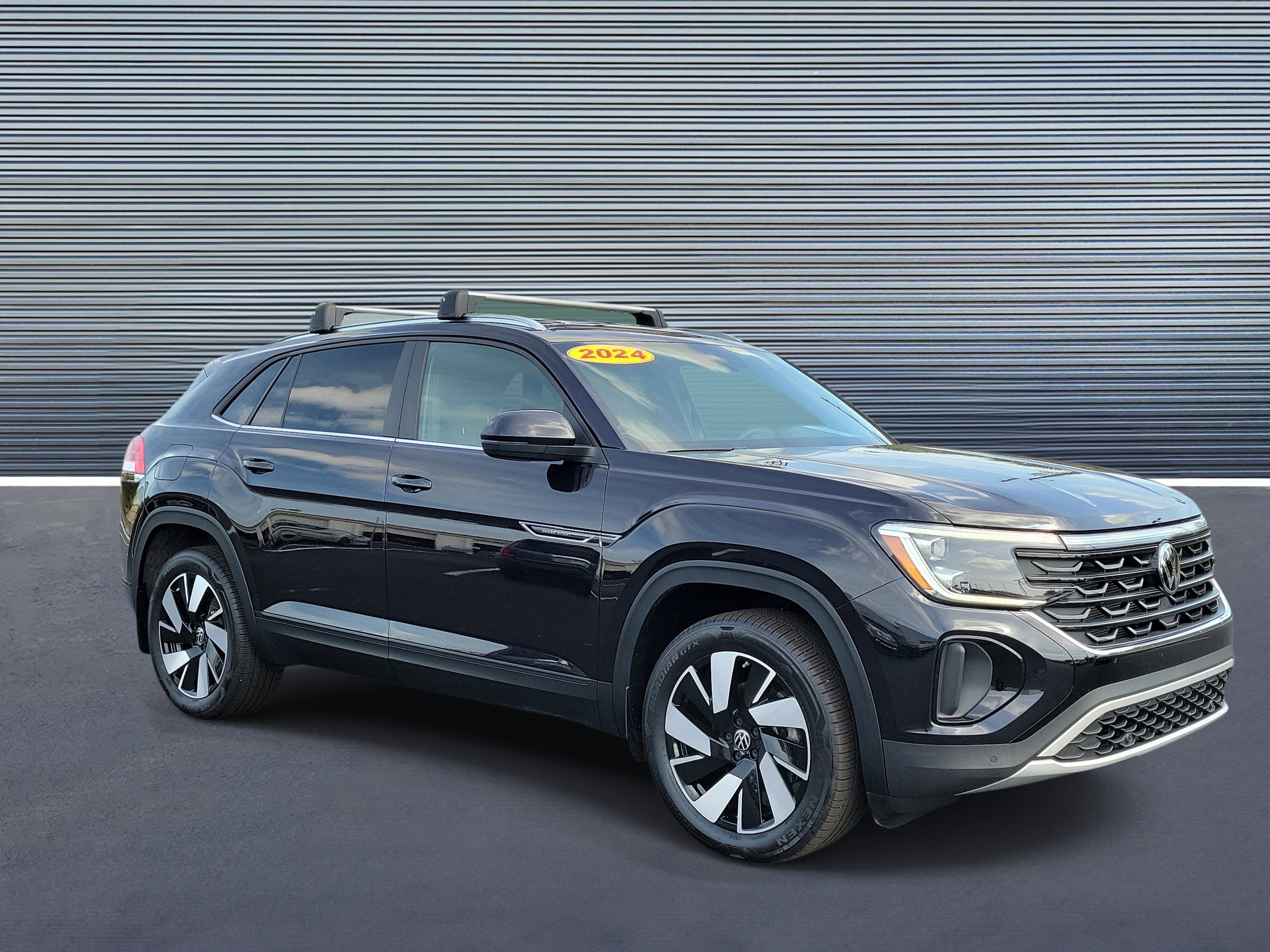 Used 2024 Volkswagen Atlas Cross Sport SE image 2