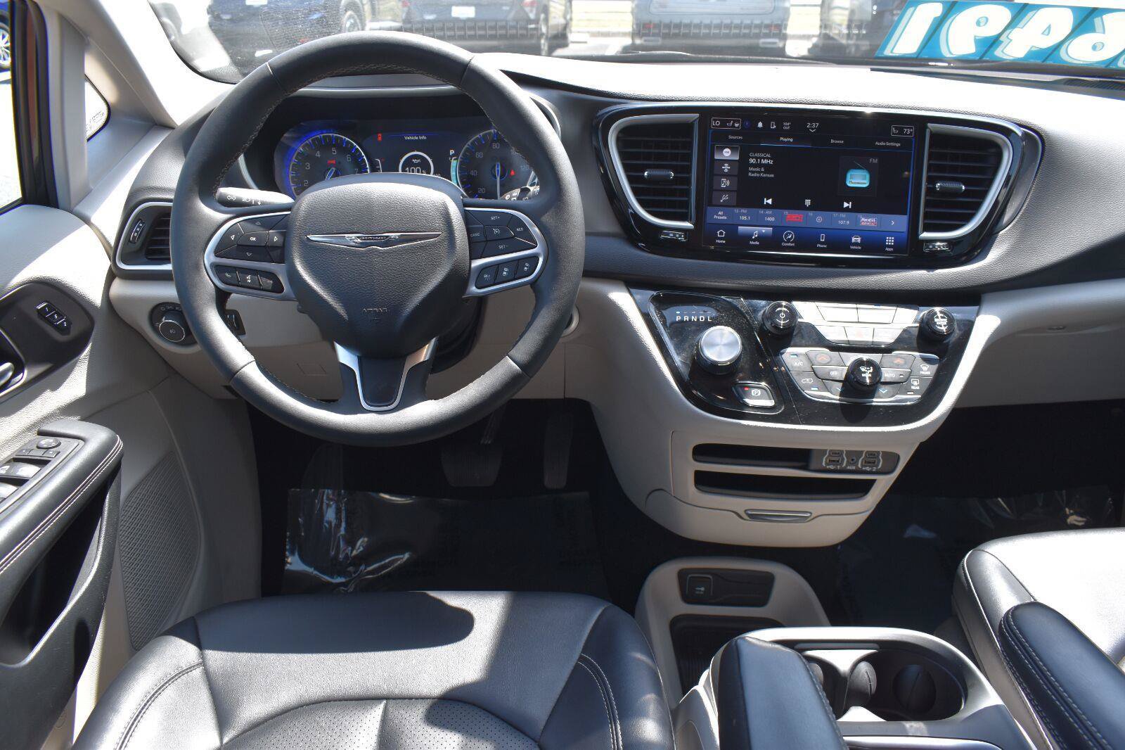 Used 2024 Chrysler Pacifica Touring-L FWD image 20