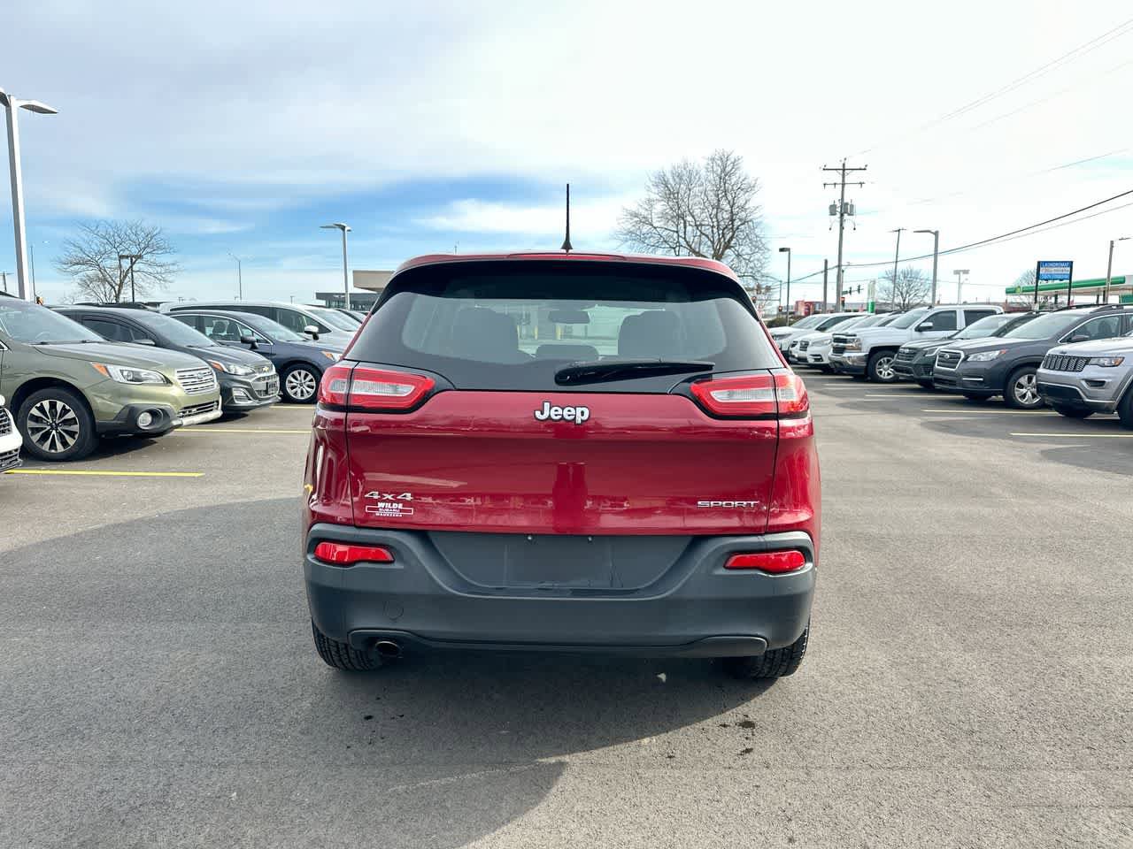 Used 2017 Jeep Cherokee Sport image 12