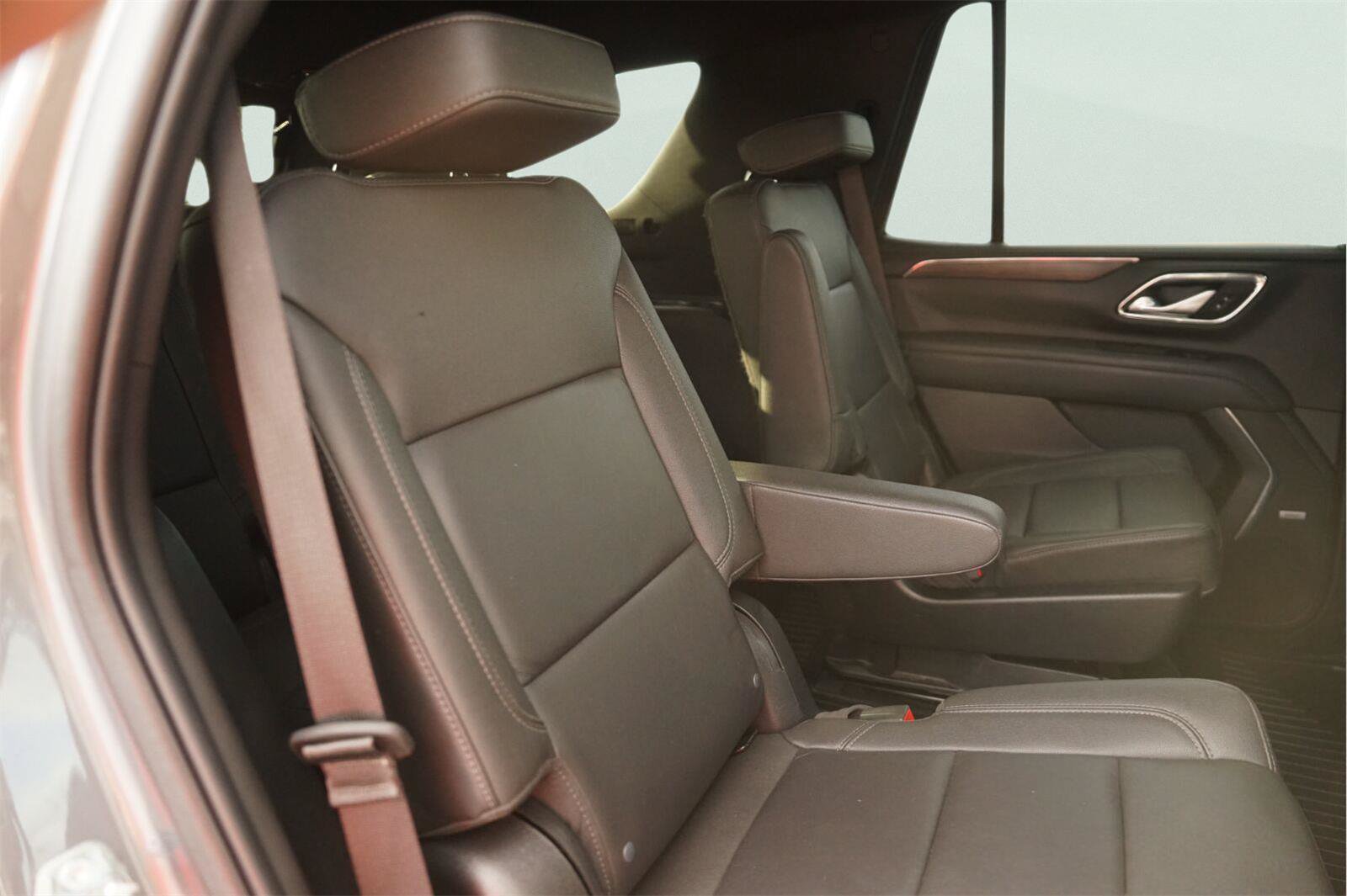 Used 2022 Chevrolet Tahoe Z71 w/ Luxury Package AWD/4WD image 18