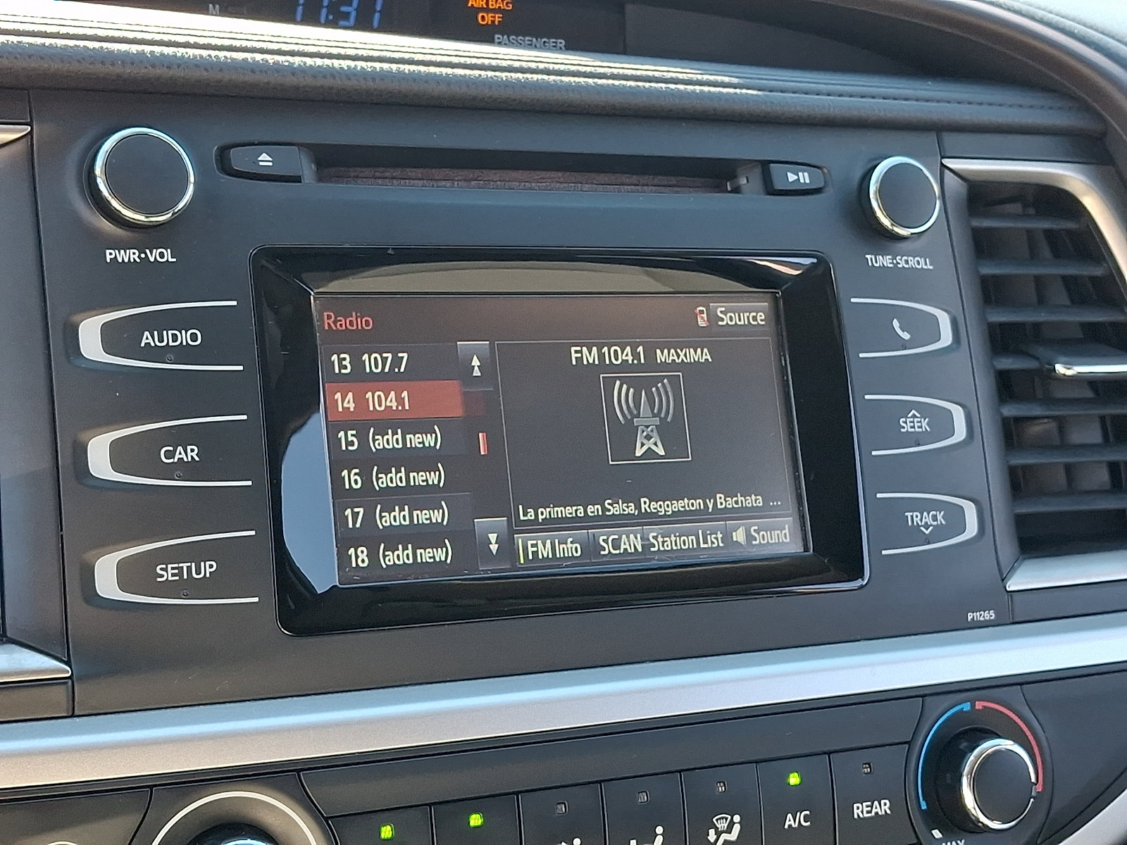 Used 2016 Toyota Highlander LE AWD/4WD image 23