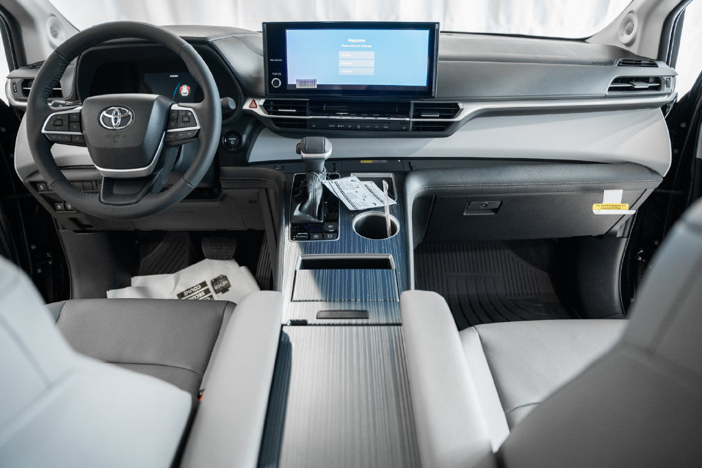New 2026 Toyota Sienna XLE AWD/4WD image 18
