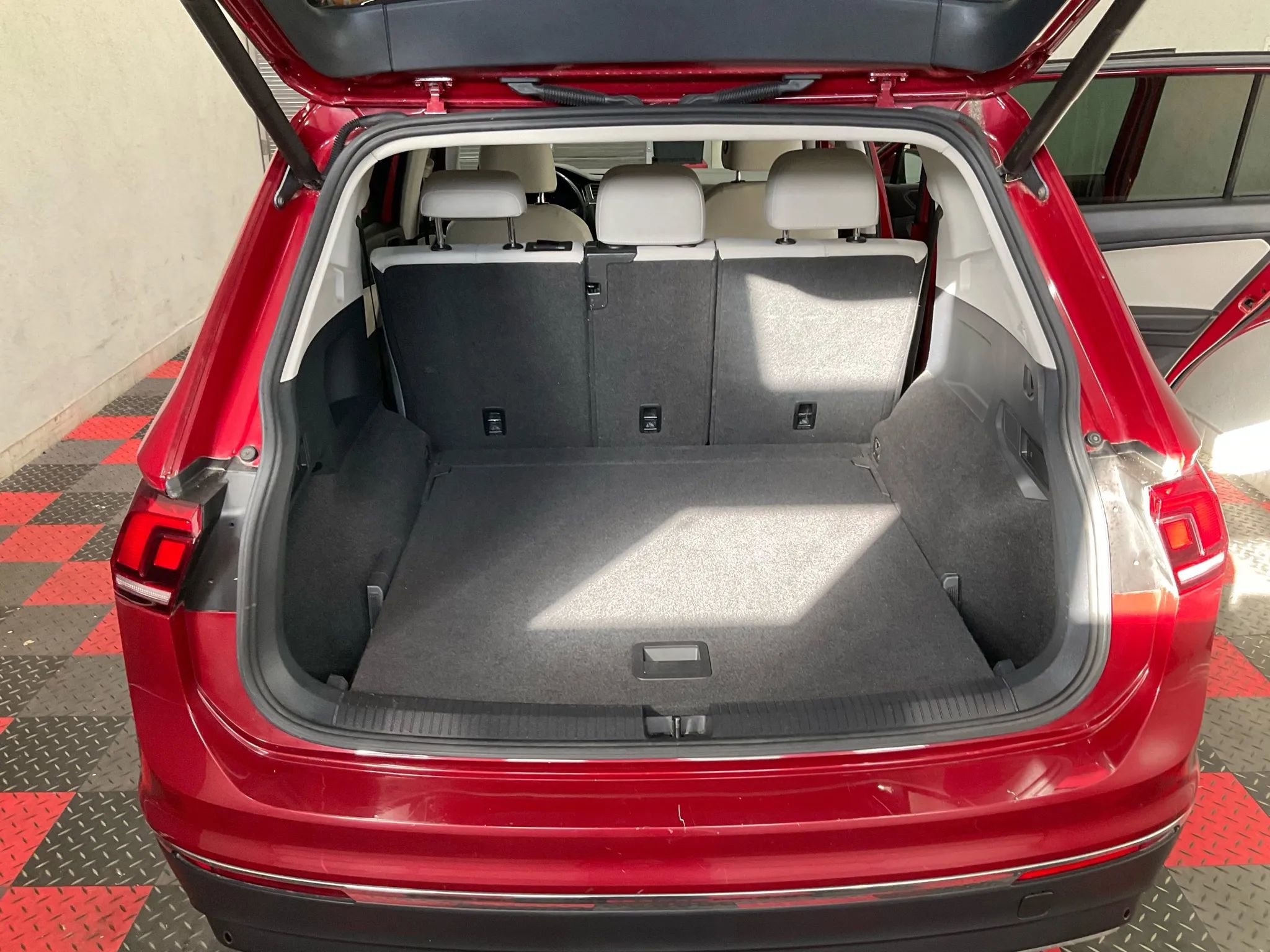 Used 2019 Volkswagen Tiguan SEL image 10