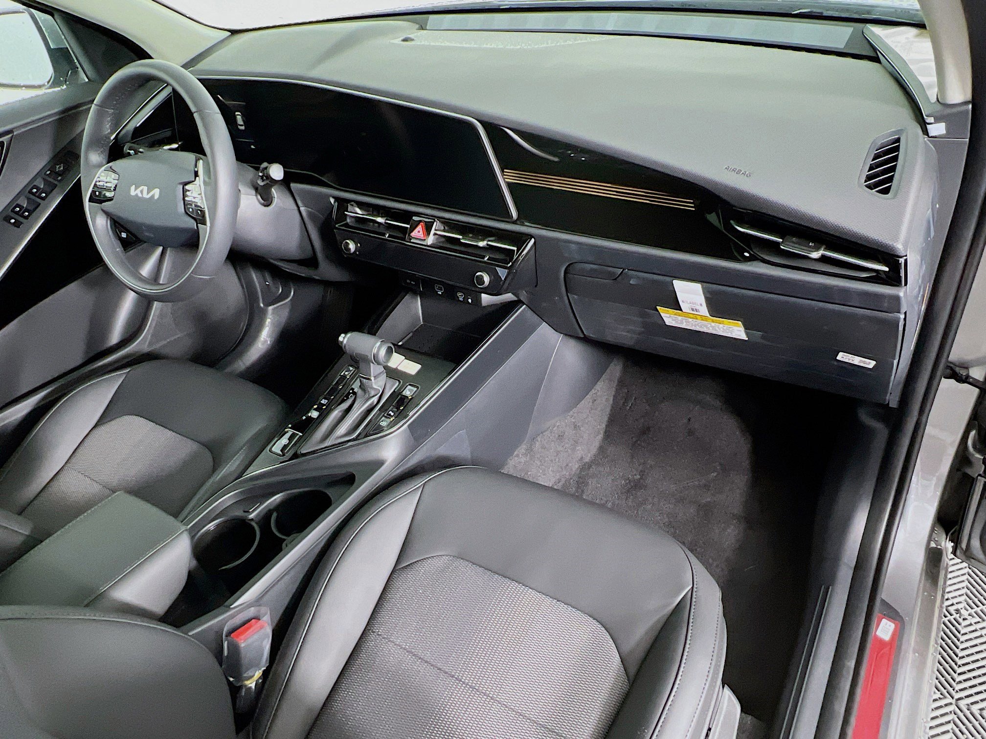 New 2025 Kia Niro EX image 22