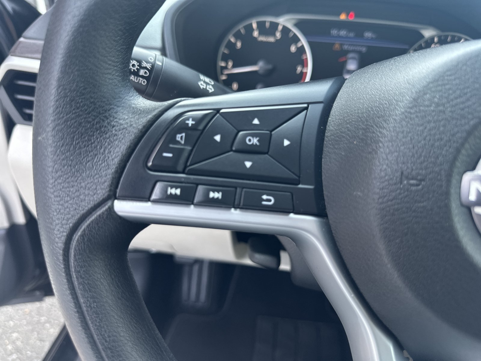 Used 2025 Nissan Altima 2.5 SV FWD image 13