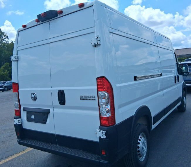 Used 2025 RAM ProMaster 2500 w/ Convenience Group FWD image 3