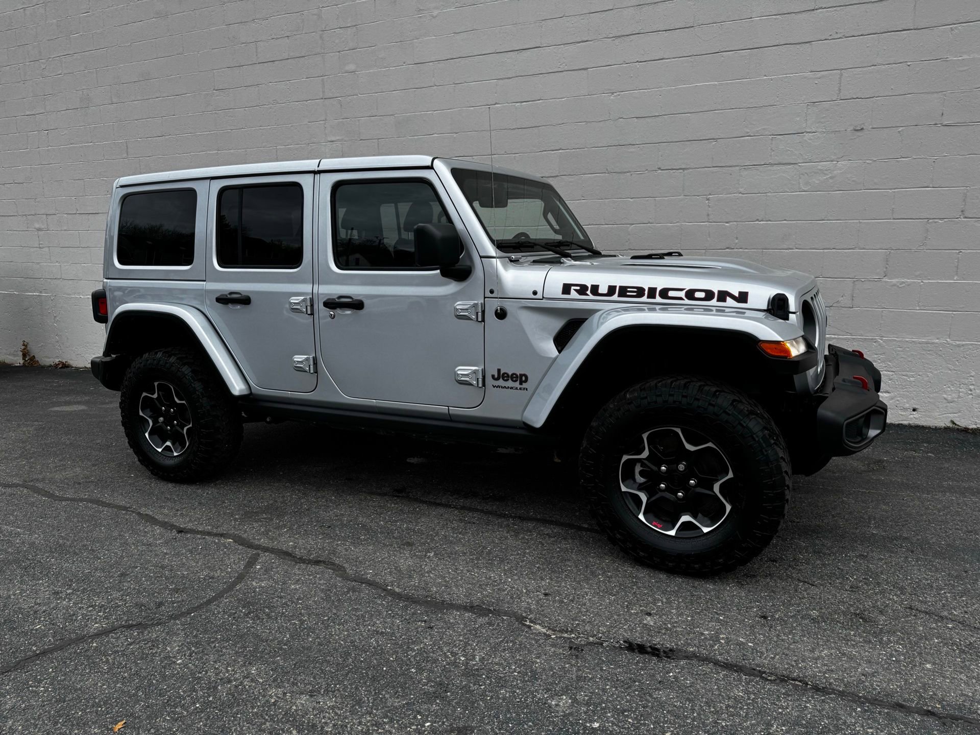 Used 2023 Jeep Wrangler Unlimited Rubicon w/ Cold Weather Group image 4