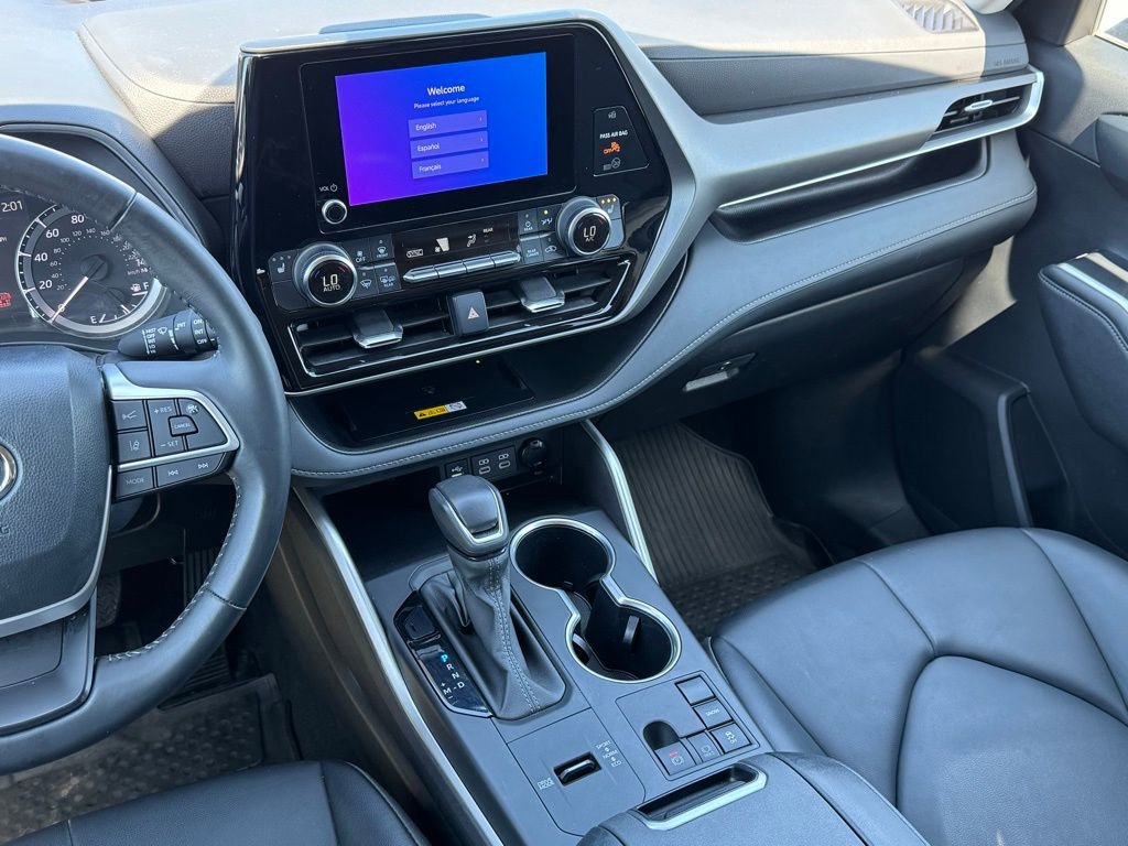 Used 2024 Toyota Highlander XLE FWD image 31