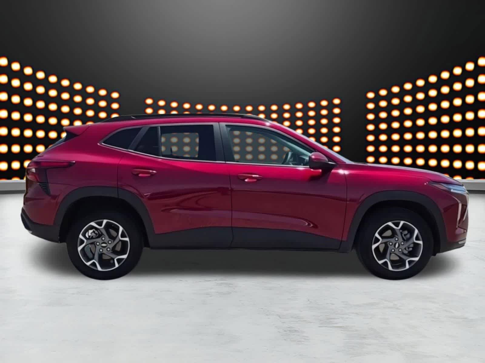 Used 2025 Chevrolet Trax LT FWD image 9