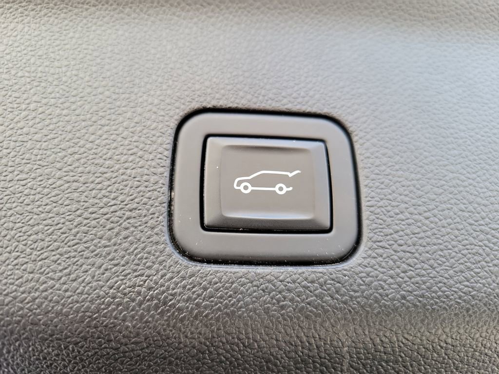 Used 2024 Chevrolet Suburban LT image 13