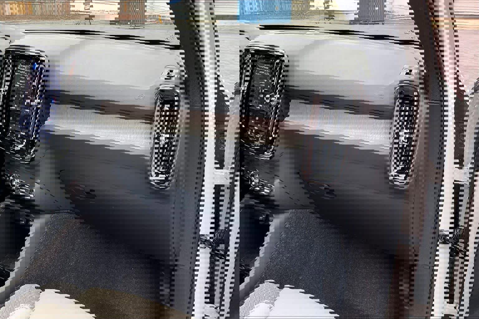 New 2026 Volvo EX40 Plus w/ Climate Package image 28