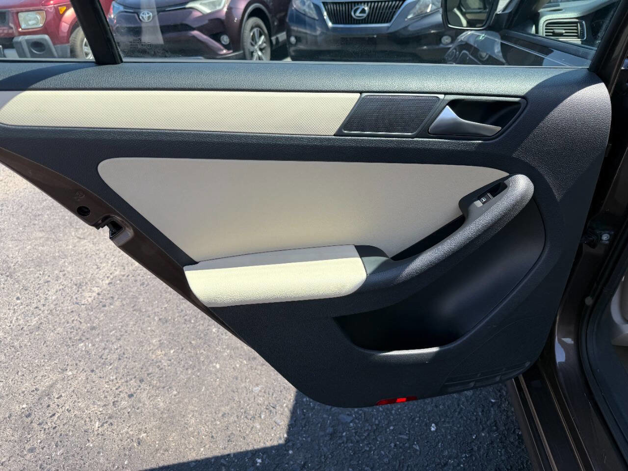 Used 2011 Volkswagen Jetta SE image 24