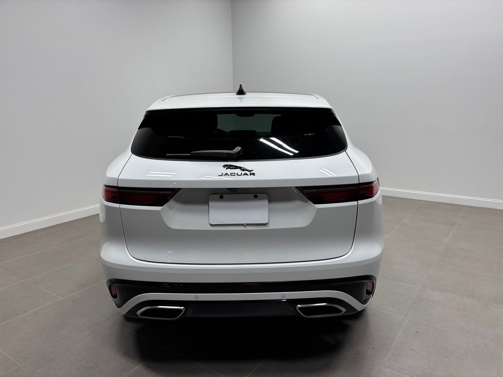 New 2025 Jaguar F-PACE R-Dynamic S AWD/4WD image 8