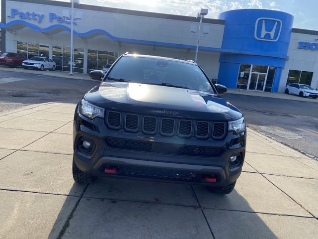 Used 2024 Jeep Compass Trailhawk AWD/4WD image 3