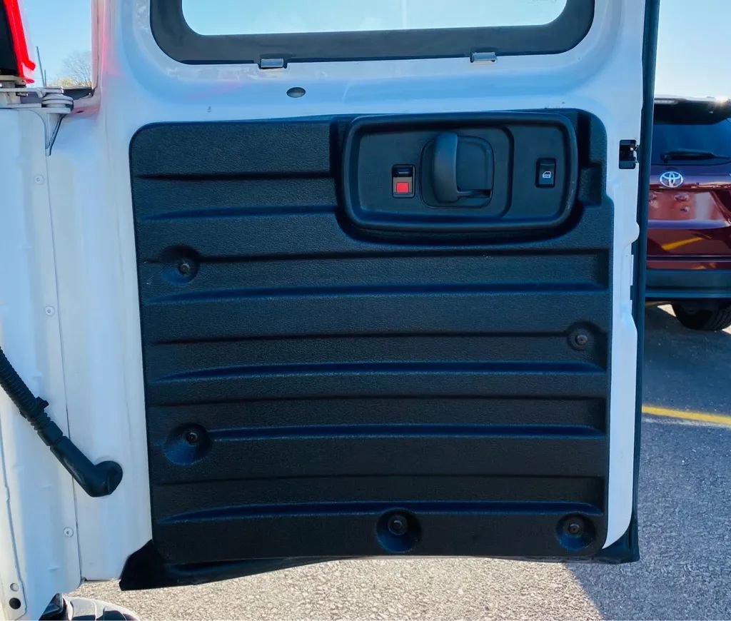 Used 2018 Chevrolet Express 2500 Extended w/ Driver Convenience Package image 16