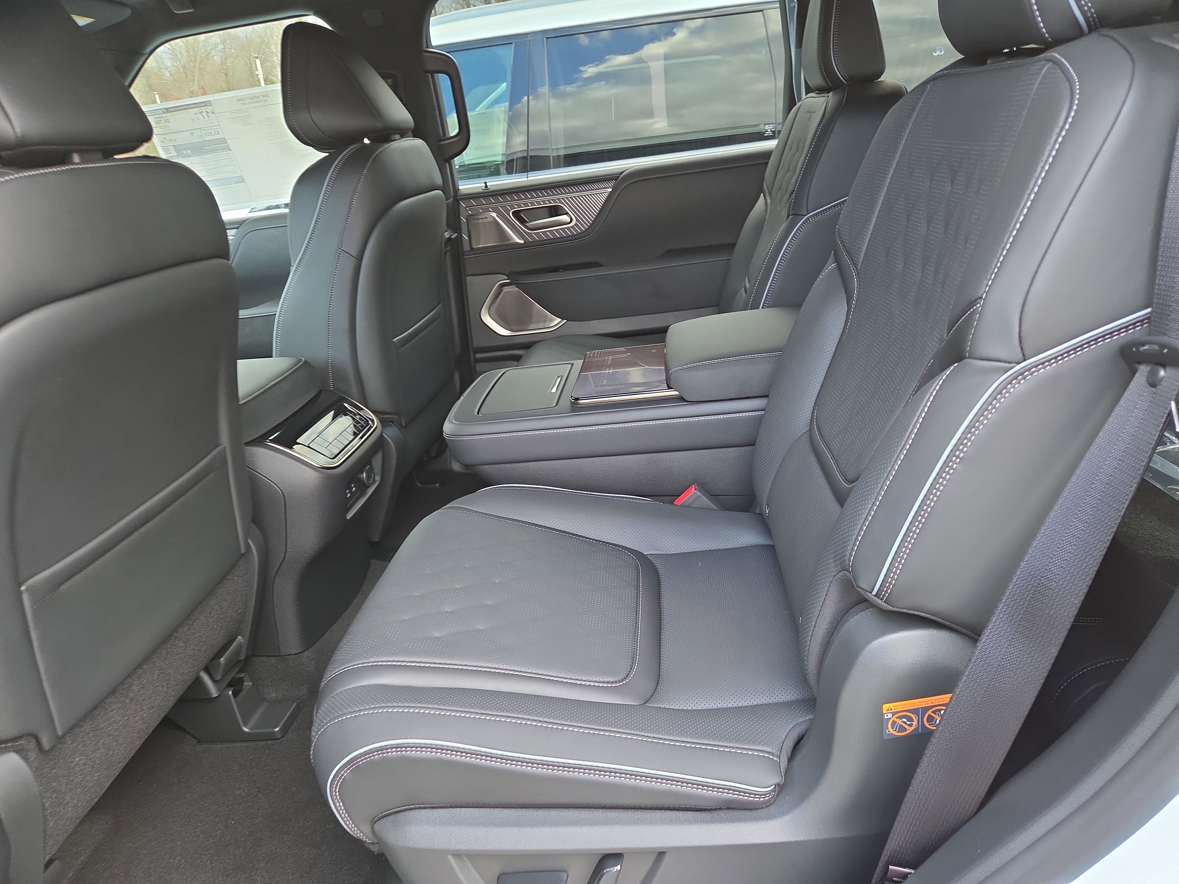 New 2026 INFINITI QX80 Autograph w/ Premium Cargo Package image 10