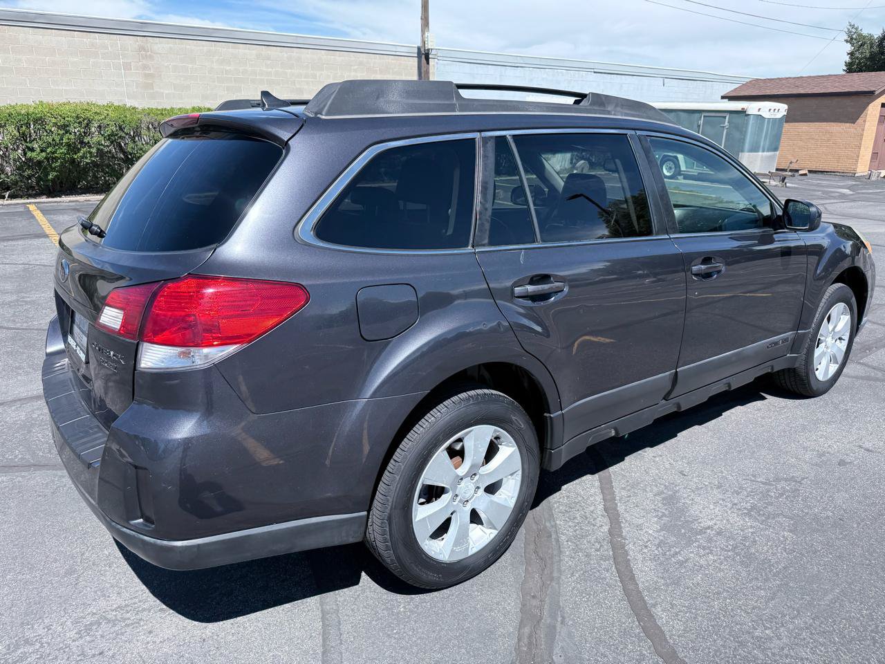 Used 2011 Subaru Outback 2.5i Limited w/ PWR Moonroof Pkg AWD/4WD image 5