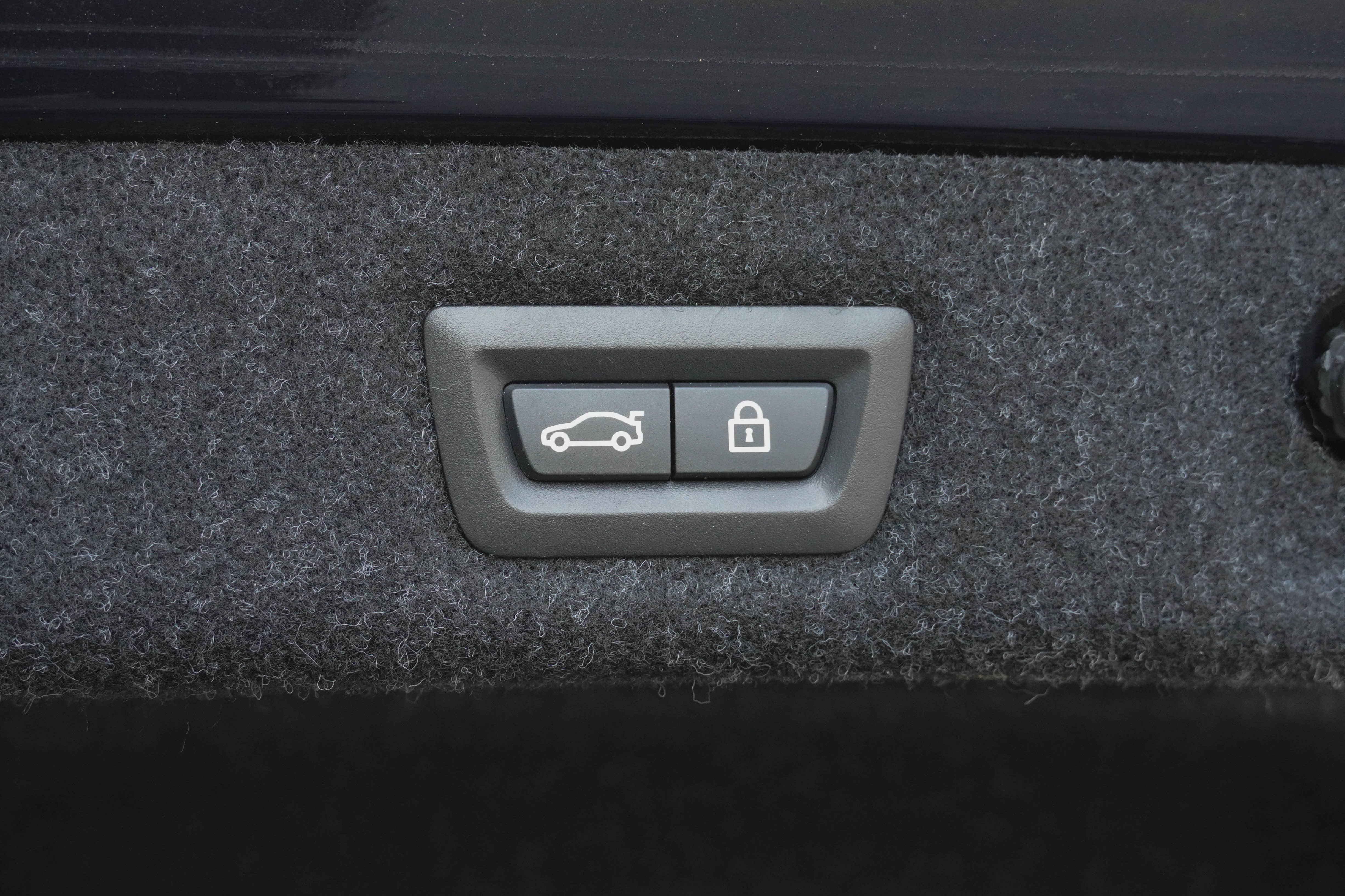 Used 2020 BMW M550i xDrive AWD/4WD image 39