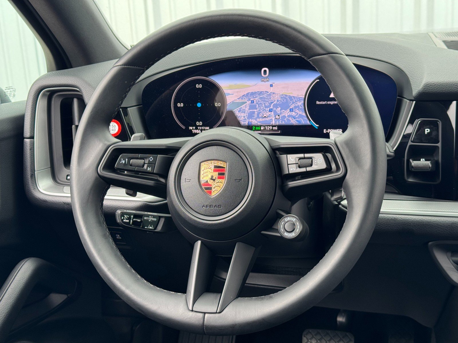 Used 2024 Porsche Cayenne w/ Premium Package image 23