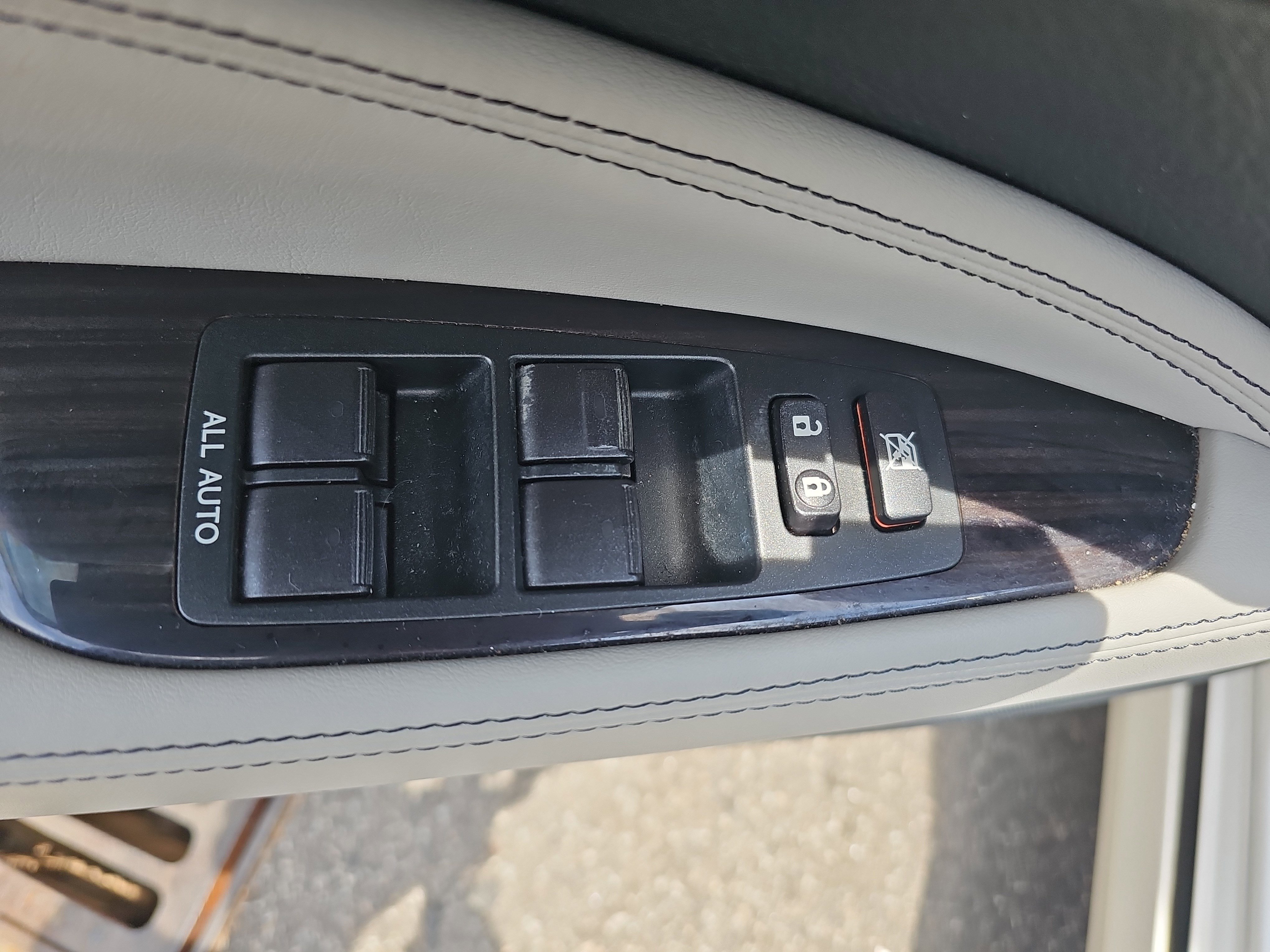 Used 2016 Lexus LS 460 w/ Comfort Package RWD image 28