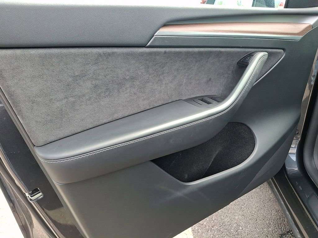 Used 2024 Tesla Model Y Long Range image 15