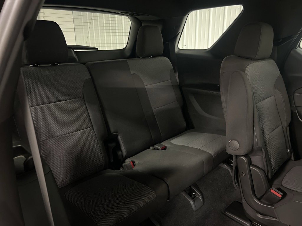 Used 2023 Chevrolet Traverse LT image 12