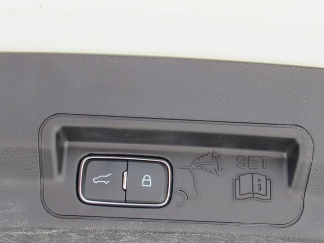 Used 2023 Ford Explorer XLT w/ Equipment Group 202A RWD image 6