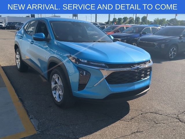 Used 2025 Chevrolet Trax LS w/ LS Convenience Package FWD image 11