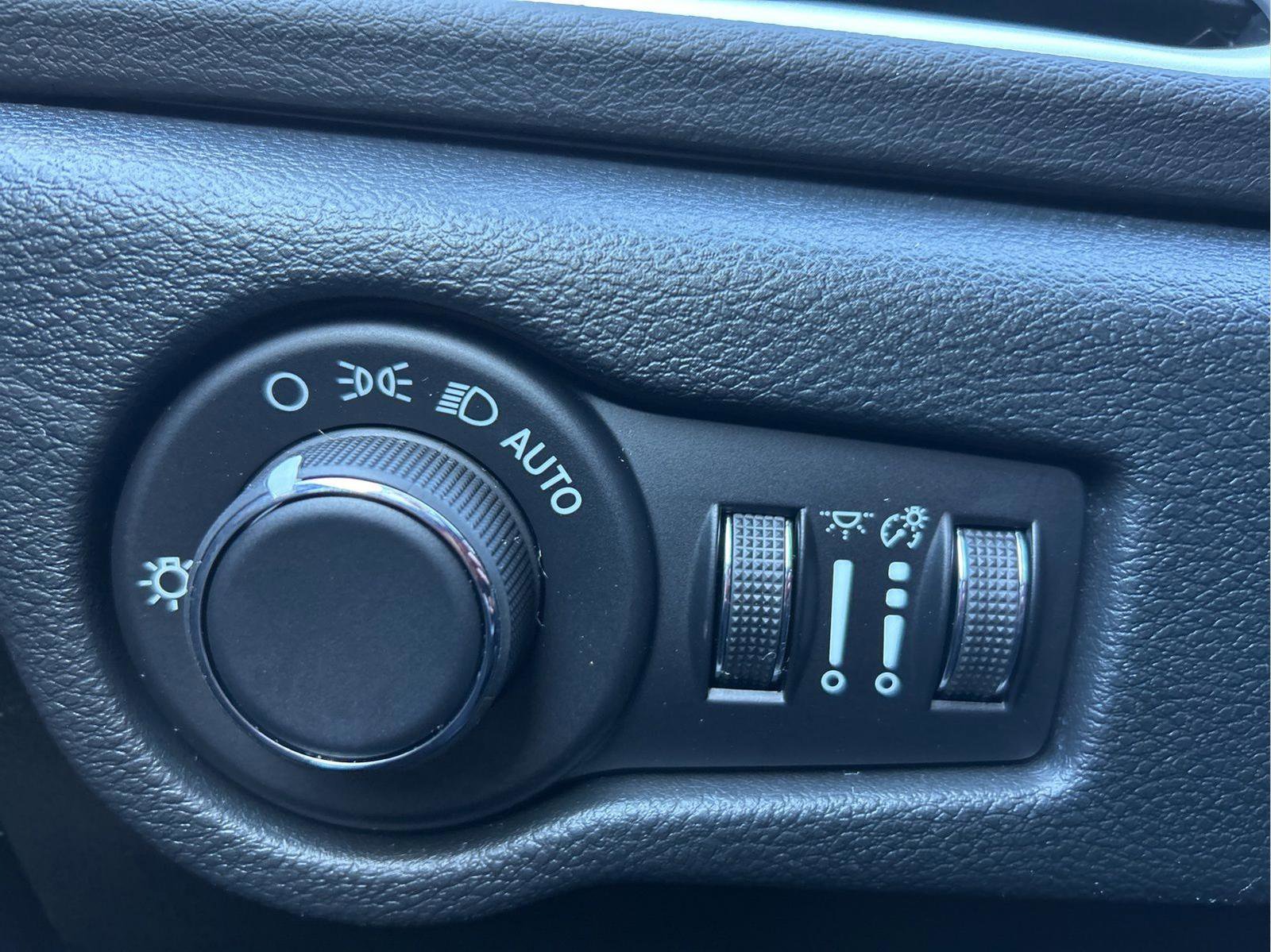 New 2026 Chrysler Voyager LX image 13