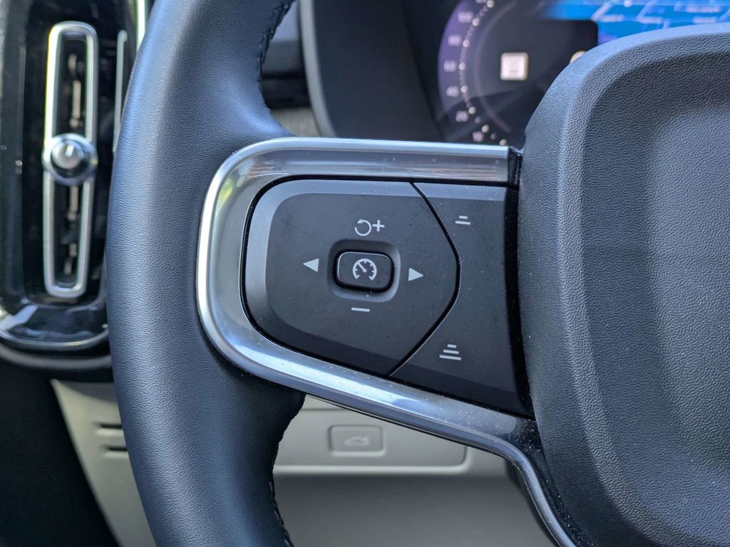 Certified 2023 Volvo XC40 B5 Plus w/ Driver Assist Package image 25