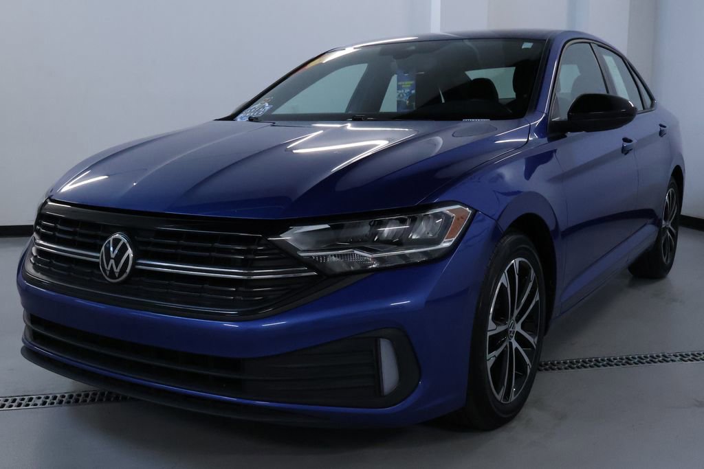Used 2022 Volkswagen Jetta Sport image 3