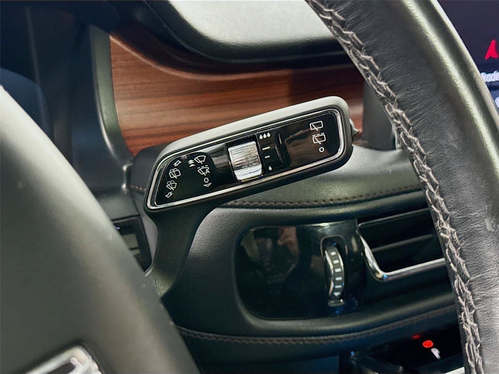 Used 2023 Lincoln Aviator Reserve AWD/4WD image 6