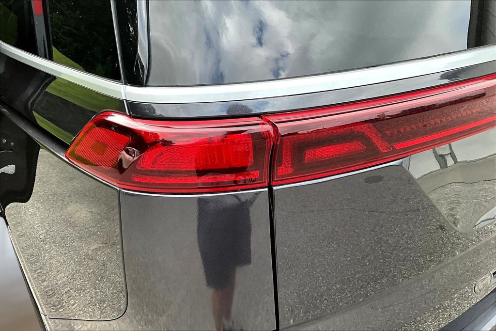 Used 2022 Kia Carnival EX FWD image 22