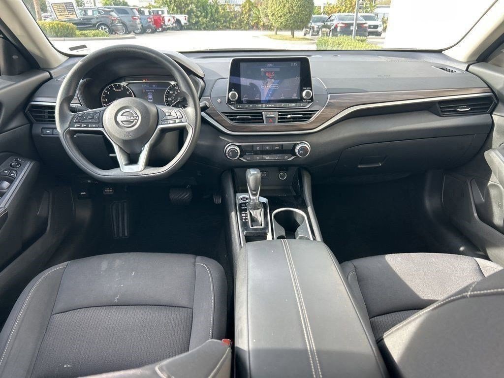 Used 2024 Nissan Altima 2.5 SV image 9