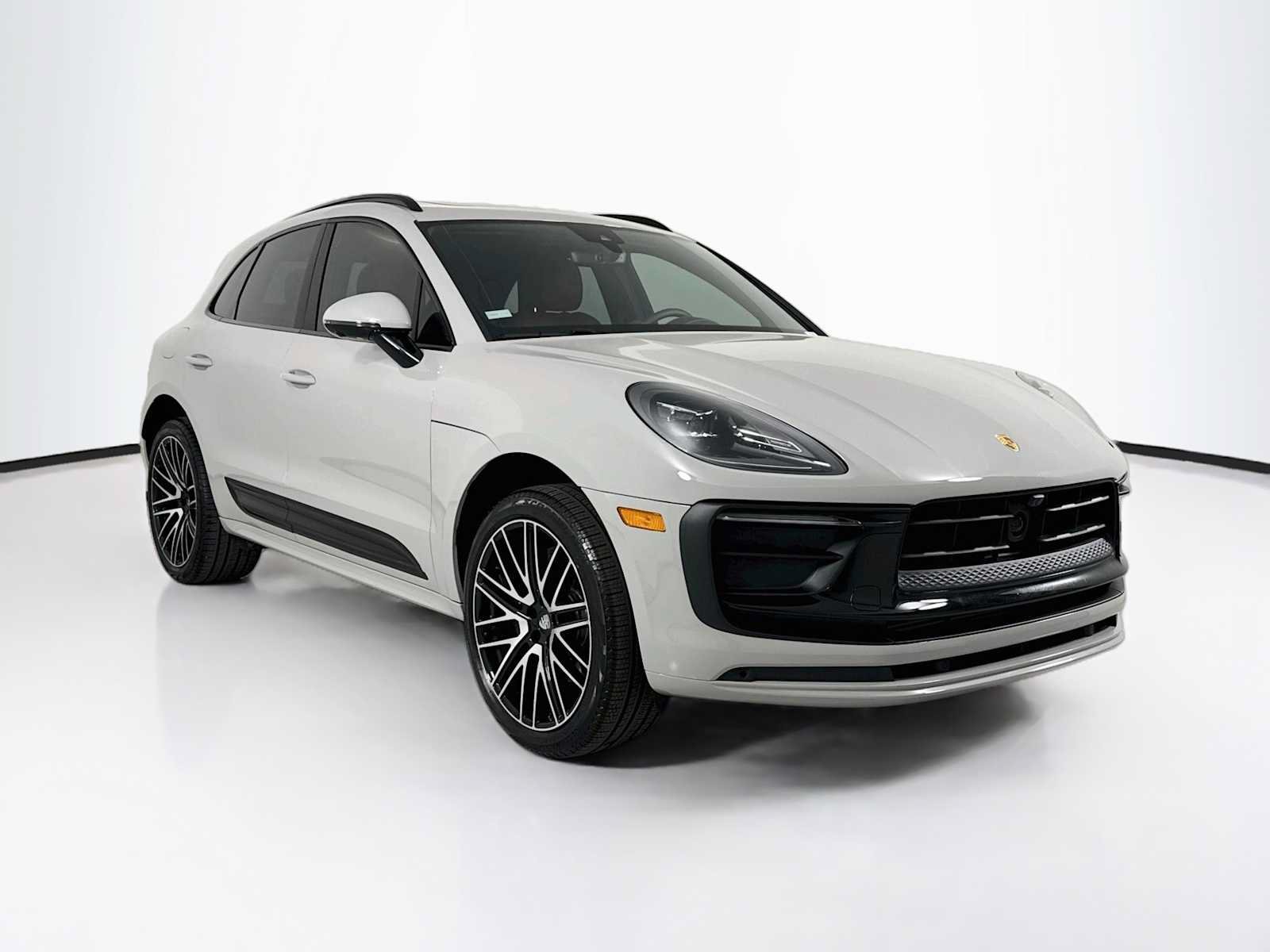 Certified 2025 Porsche Macan AWD/4WD image 7