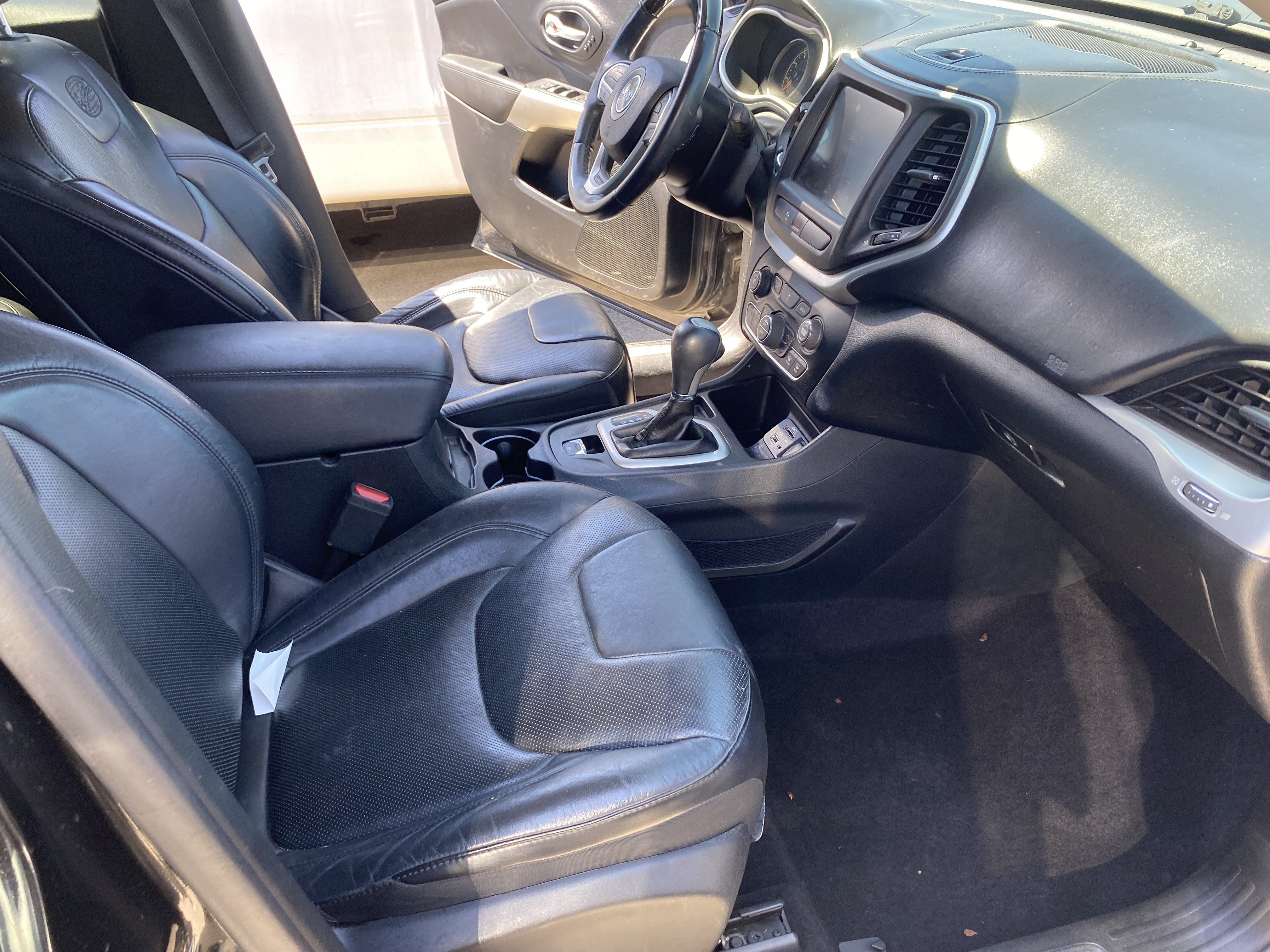 Used 2016 Jeep Cherokee Overland FWD image 19